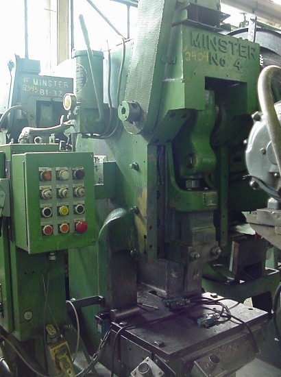 32 Ton, Minster, Model #4, Air Clutch, 2 Str, 2-1/4 Adj, 9 Shut Height, 15 x 24 , Auto Lube, 100 spm