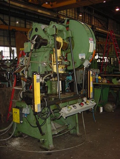 36 Ton, L&J, Converted to Minster Air Clutch, 3 Str, 3 Adj, 9-1/2 Shut Height, 15 x 26 Bed, Loaded with Specials