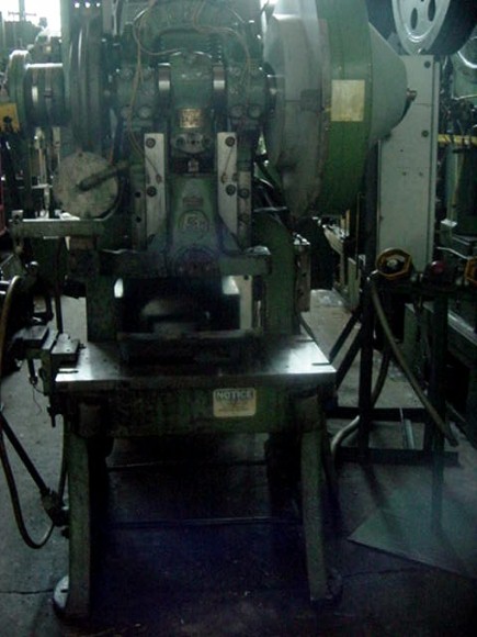 32Ton, FEDERAL, Model F-33, 2-1/2 Stroke, 16 x 32 Bed, 125 SPM