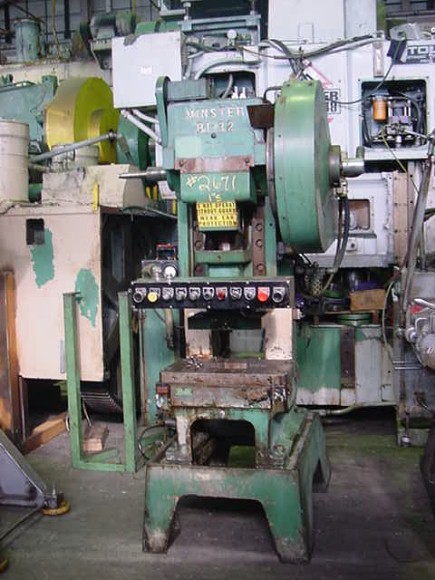32Ton, MINSTER, B1-32 - 1 Stroke, 2-1/4 Adj, 10 SH, 15 x 24 Bed, 300 SPM, 3 Littell Servo Roll Feed