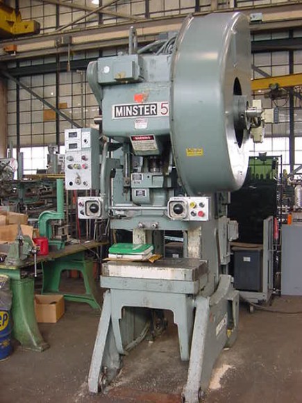 45Ton, MINSTER, Model #5 - 4 Stroke, 2-1/2 Adj, 12-1/4 SH, 18 x 28 Bed, 90-180 SPM