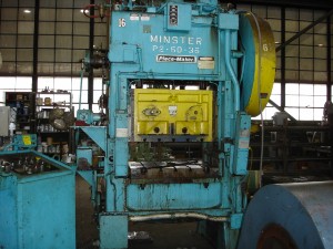 60 Ton, MINSTER, P2-60-36, 3 Stroke, 3 Adj, 13-1/2 SH, 36 x25 Bolster 80-240 SPM